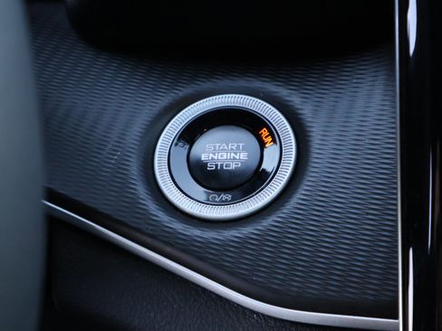 Used 2025 Jeep Grand Cherokee Altitude image 32