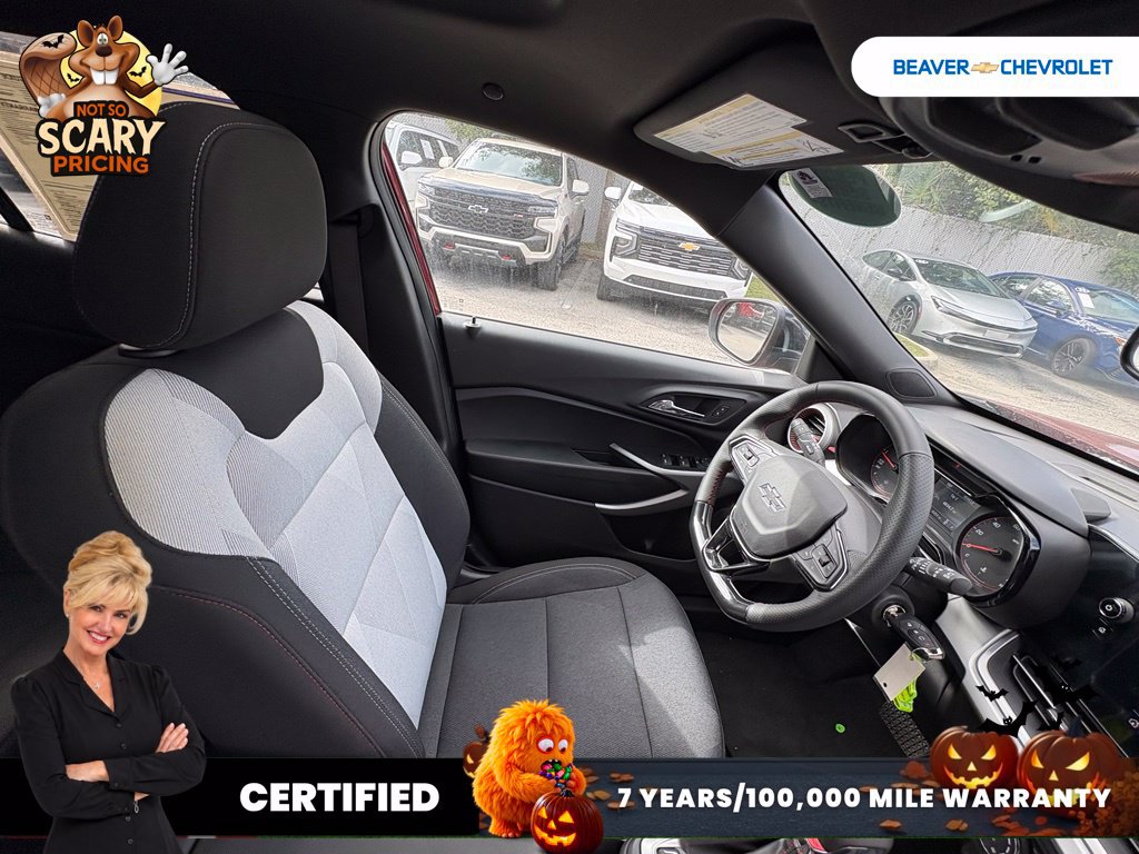 Used 2025 Chevrolet Trax RS w/ Sunroof Package FWD image 30