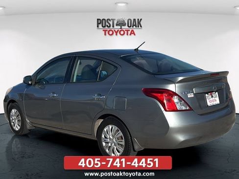 Used 2014 Nissan Versa SV FWD image 5