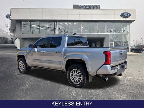 Used 2025 Toyota Tacoma Limited AWD/4WD image 6