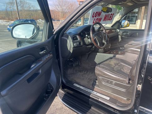 Used 2010 GMC Yukon Denali image 16