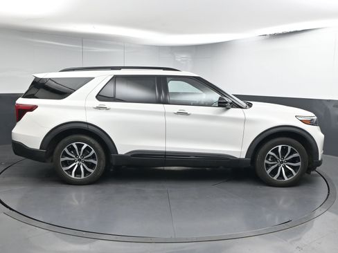 Used 2020 Ford Explorer ST w/ Premium Technology Package image 9