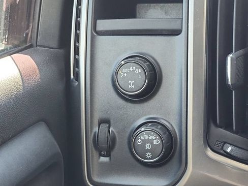 Used 2018 Chevrolet Silverado 1500 LT w/ All Star Edition AWD/4WD image 12