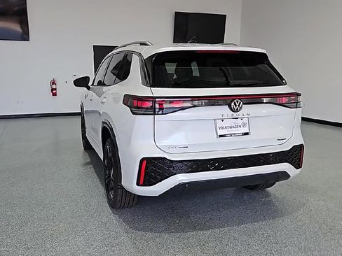 New 2026 Volkswagen Tiguan SEL R-Line AWD/4WD image 8