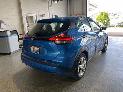 Used 2021 Nissan Kicks S FWD image 3