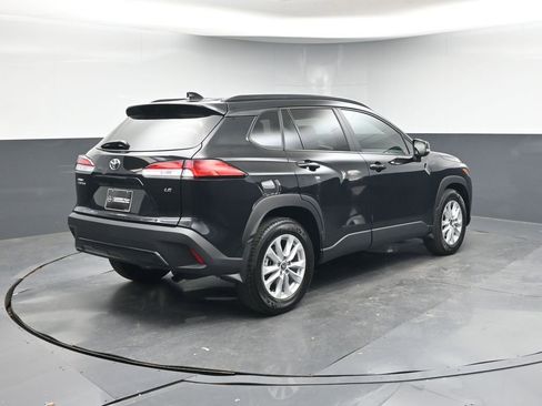 Used 2025 Toyota Corolla Cross LE image 3