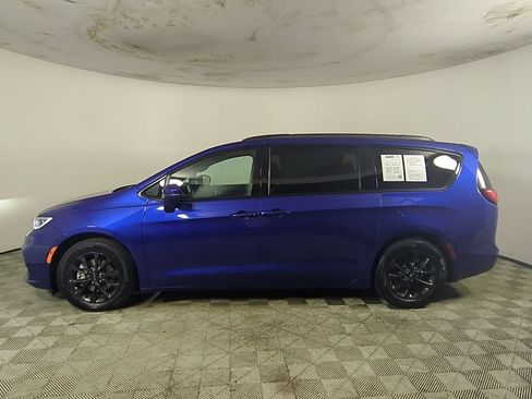 Used 2021 Chrysler Pacifica Touring-L w/ Uconnect Theater Family Group FWD image 8