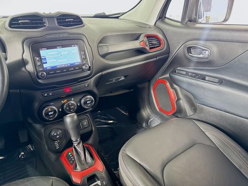 Used 2016 Jeep Renegade Trailhawk w/ Premium Trailhawk Package image 26