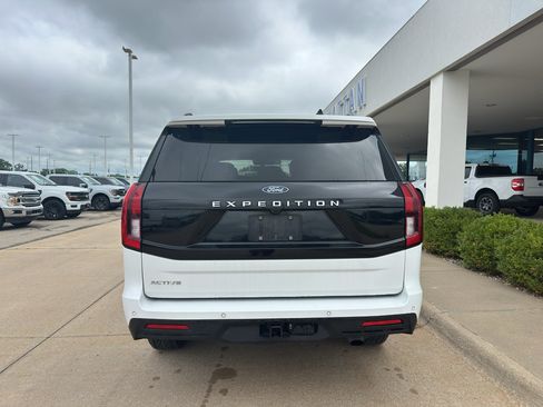 Used 2025 Ford Expedition Active AWD/4WD image 14