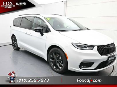 New 2026 Chrysler Pacifica Select