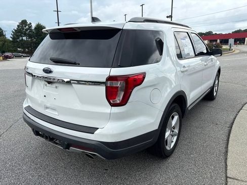 Used 2018 Ford Explorer XLT FWD image 8