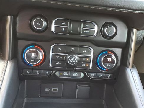 Used 2021 Chevrolet Suburban High Country image 17