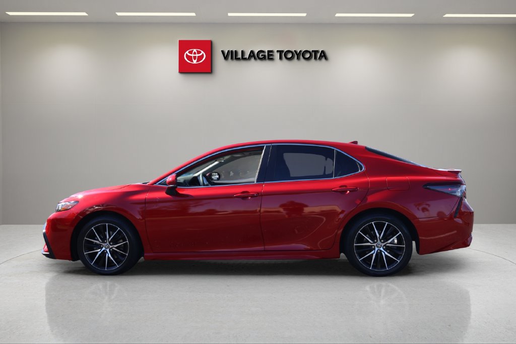 Used 2023 Toyota Camry SE FWD image 2