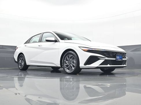 Certified 2024 Hyundai Elantra SEL FWD image 24