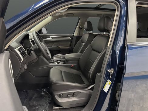 Used 2023 Volkswagen Atlas SE w/ Panoramic Sunroof Package image 4