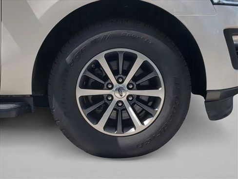 Used 2018 Ford Expedition XLT w/ Equipment Group 201A RWD image 22