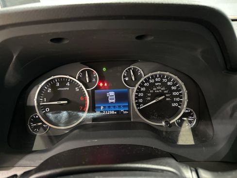 Used 2017 Toyota Tundra SR5 w/ SR5 Upgrade Package image 9