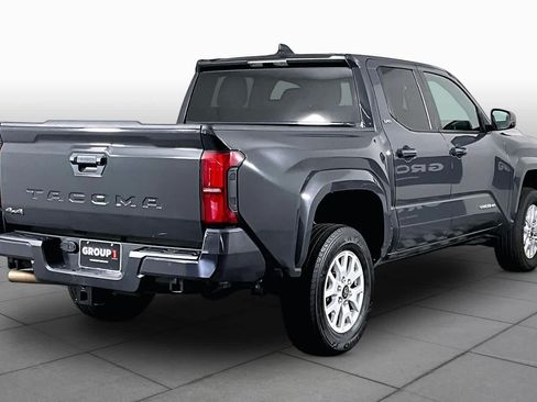 Used 2024 Toyota Tacoma SR5 AWD/4WD image 12