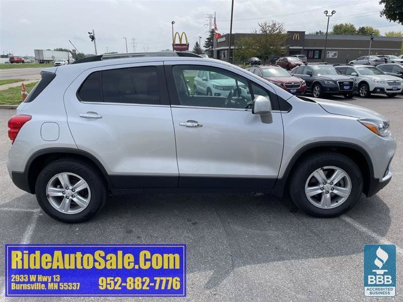 Used 2020 Chevrolet Trax LT w/ LT Convenience Package FWD image 4