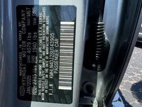 Used 2025 Hyundai Elantra Limited image 18