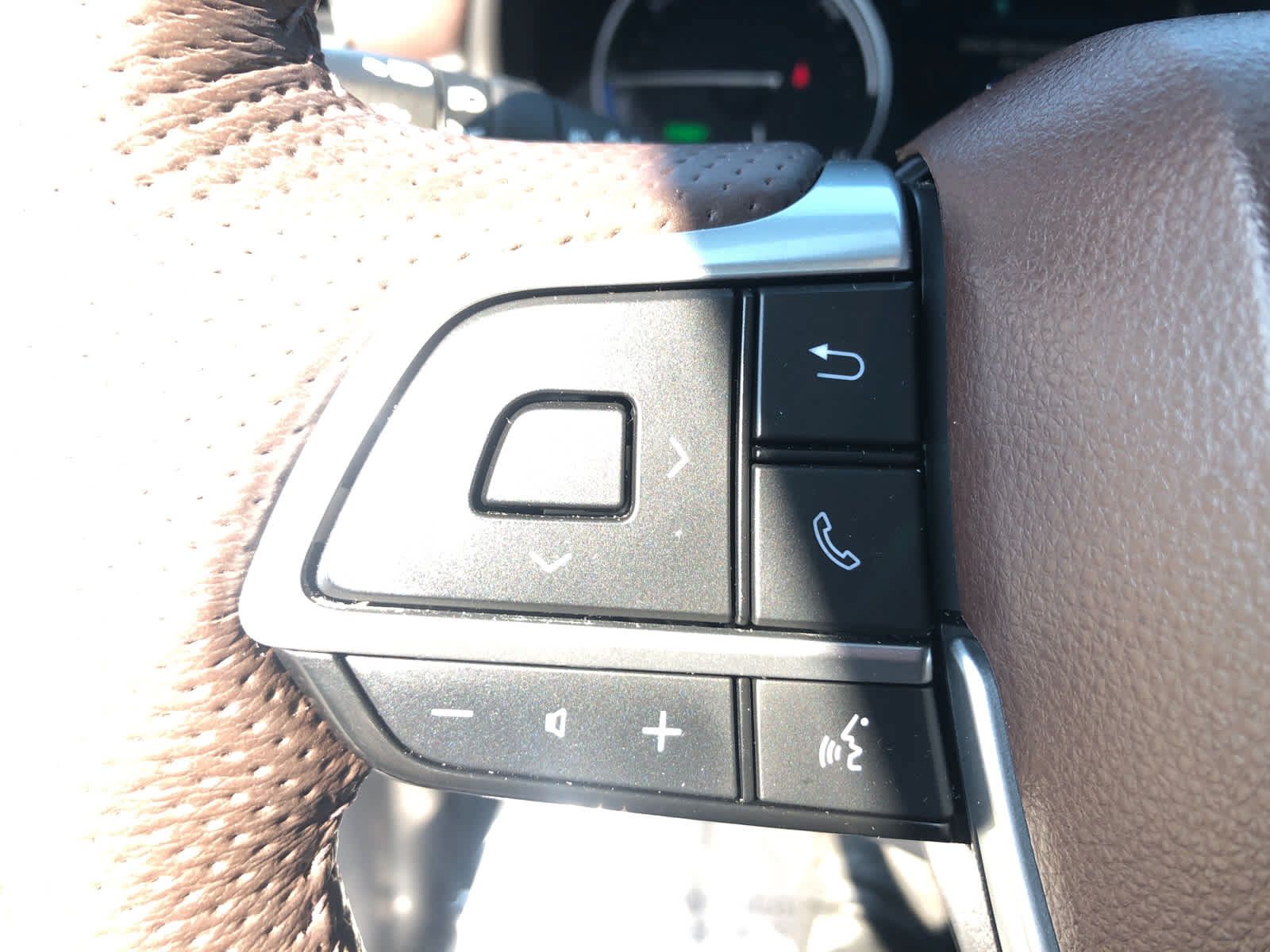 Used 2024 Toyota Sienna Platinum FWD image 7