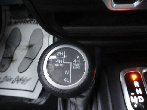 Used 2025 Jeep Wrangler Unlimited Sahara w/ Safety Group image 28