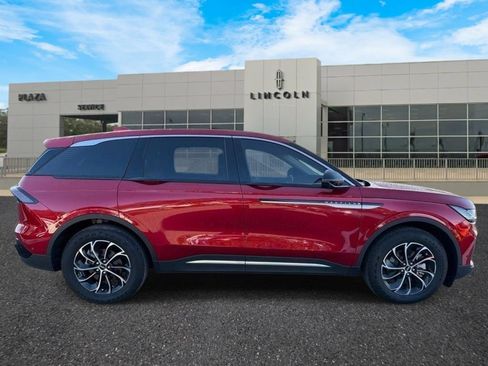 Used 2024 Lincoln Nautilus Premier AWD/4WD image 2