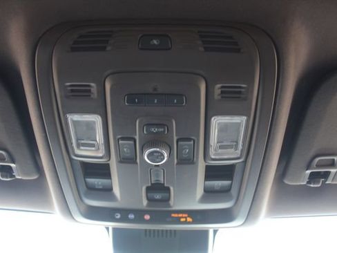 Used 2024 GMC Yukon Denali w/ Advanced Technology Package AWD/4WD image 35
