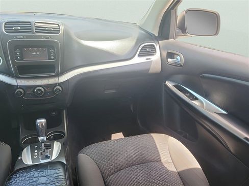 Used 2018 Dodge Journey SE w/ Connectivity Group FWD image 14