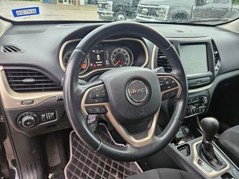 Used 2015 Jeep Cherokee Latitude FWD image 8