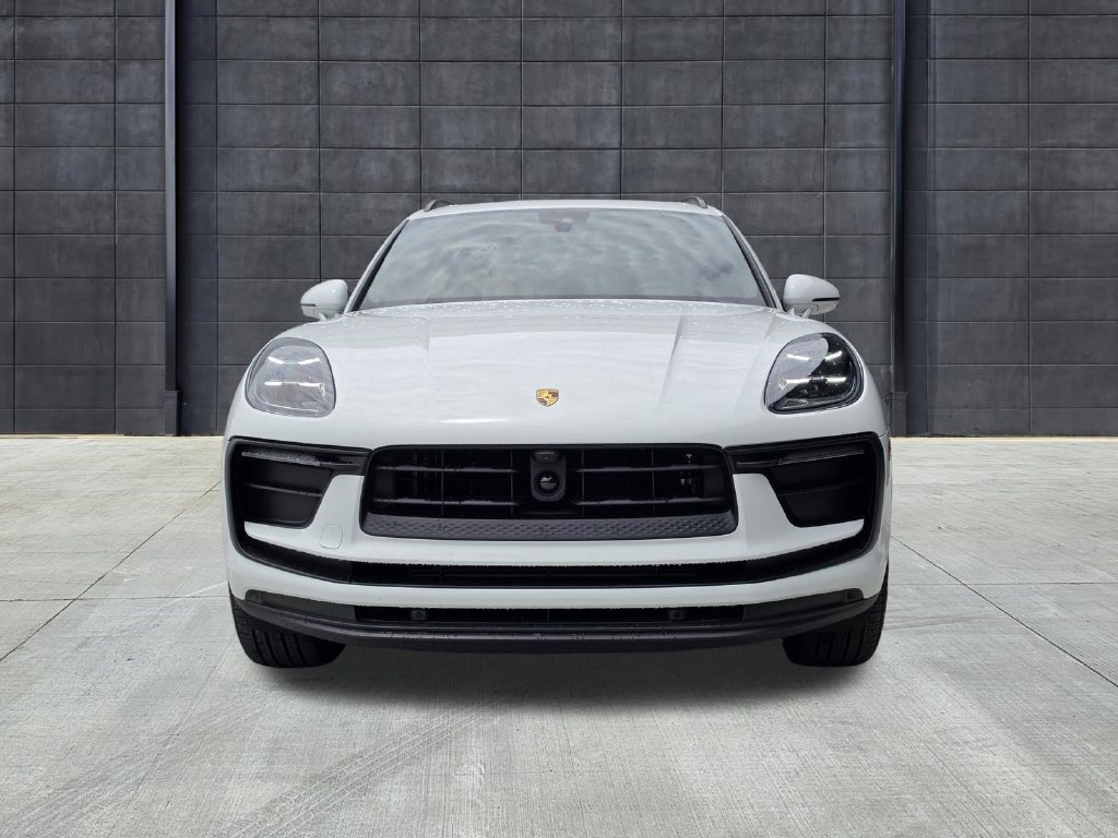 Certified 2026 Porsche Macan AWD/4WD image 9