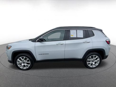 Used 2025 Jeep Compass Limited image 9