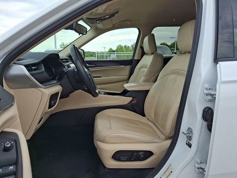 Used 2021 Jeep Grand Cherokee L Limited AWD/4WD image 16