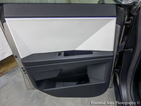 Used 2024 Tesla Cybertruck AWD Crew Cab image 38