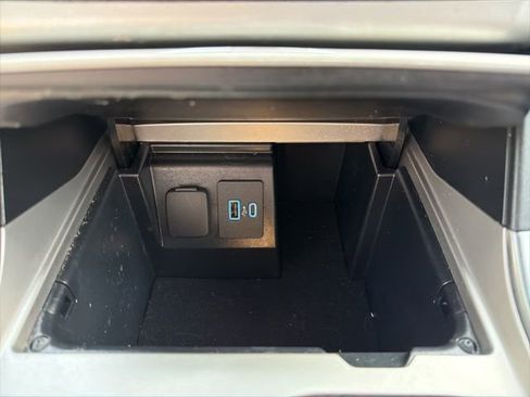 Used 2022 Ford Explorer XLT w/ Equipment Group 202A AWD/4WD image 39