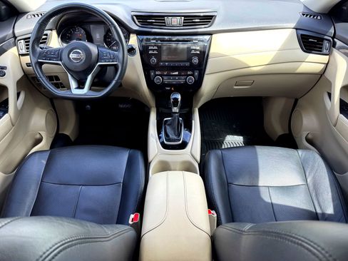 Used 2017 Nissan Rogue SV FWD image 20