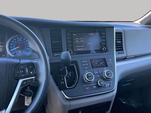 Used 2018 Toyota Sienna LE FWD image 6