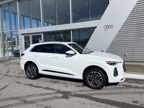 Used 2025 Audi Q5 Premium w/ Convenience Package image 12