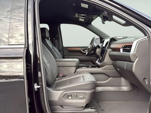 Used 2025 GMC Yukon XL Denali image 26