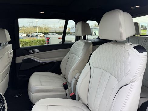 Used 2021 BMW X7 xDrive40i w/ M Sport Package image 31