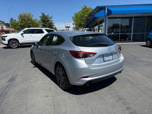 Used 2018 MAZDA MAZDA3 Grand Touring w/ Premium Equipment Package FWD image 6