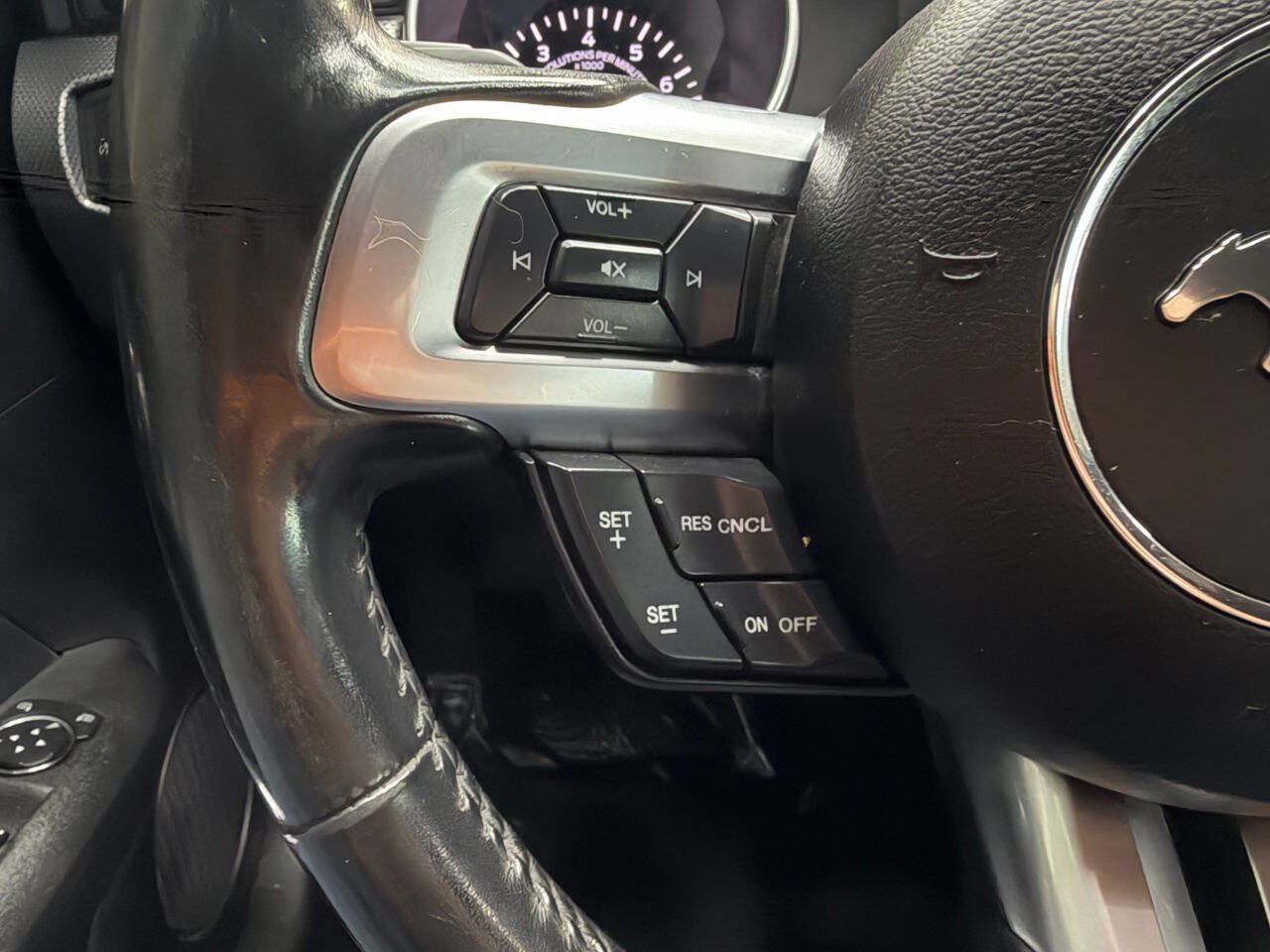 Used 2018 Ford Mustang Coupe w/ Equipment Group 101A RWD image 18