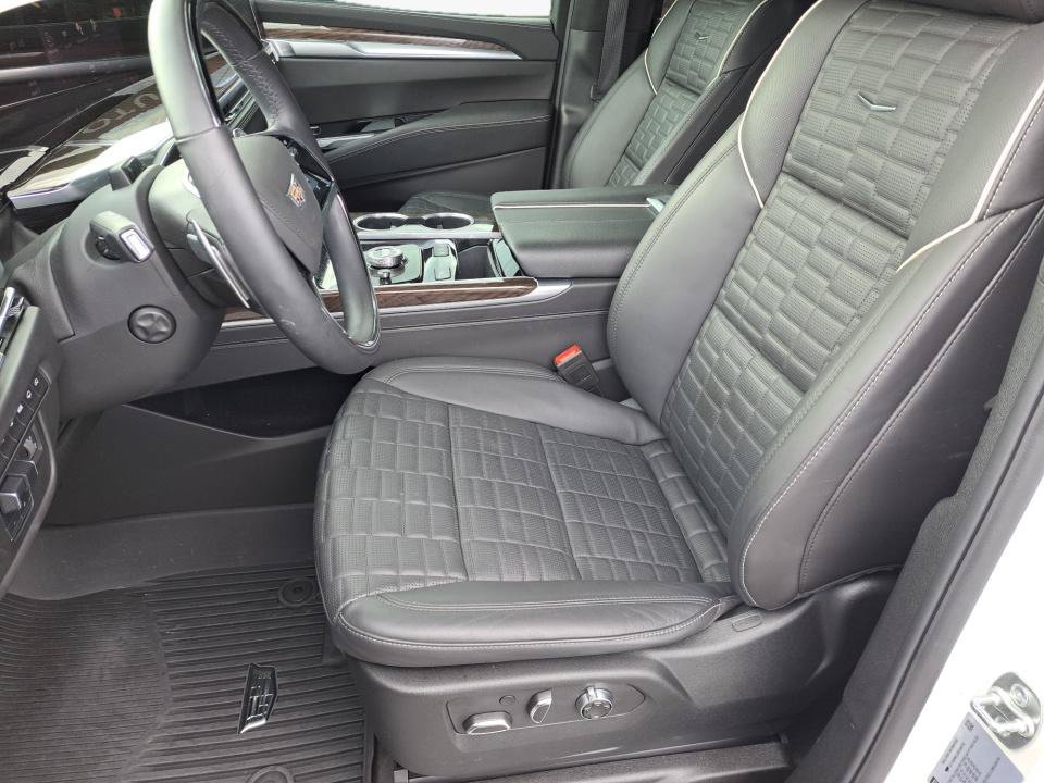 Used 2025 Cadillac Escalade ESV Sport Platinum AWD/4WD image 9
