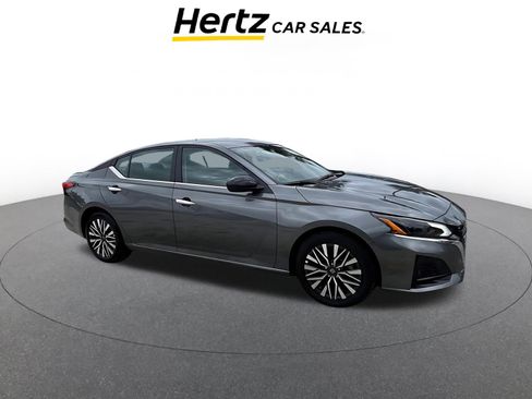Used 2025 Nissan Altima 2.5 SV image 1