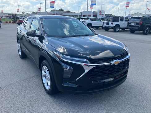 Used 2026 Chevrolet Trax LS w/ LS Convenience Package FWD image 1