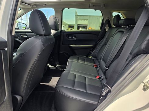 Used 2025 Nissan Rogue SL w/ Tech Package AWD/4WD image 34