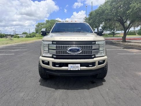Used 2018 Ford F250 Platinum w/ Platinum Ultimate Package AWD/4WD image 2