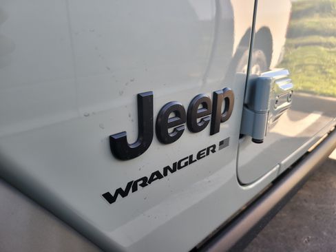 Used 2024 Jeep Wrangler Unlimited Sport AWD/4WD image 9