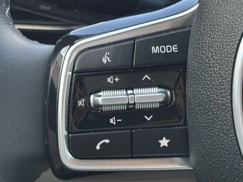 Used 2025 Kia Sorento EX FWD image 12