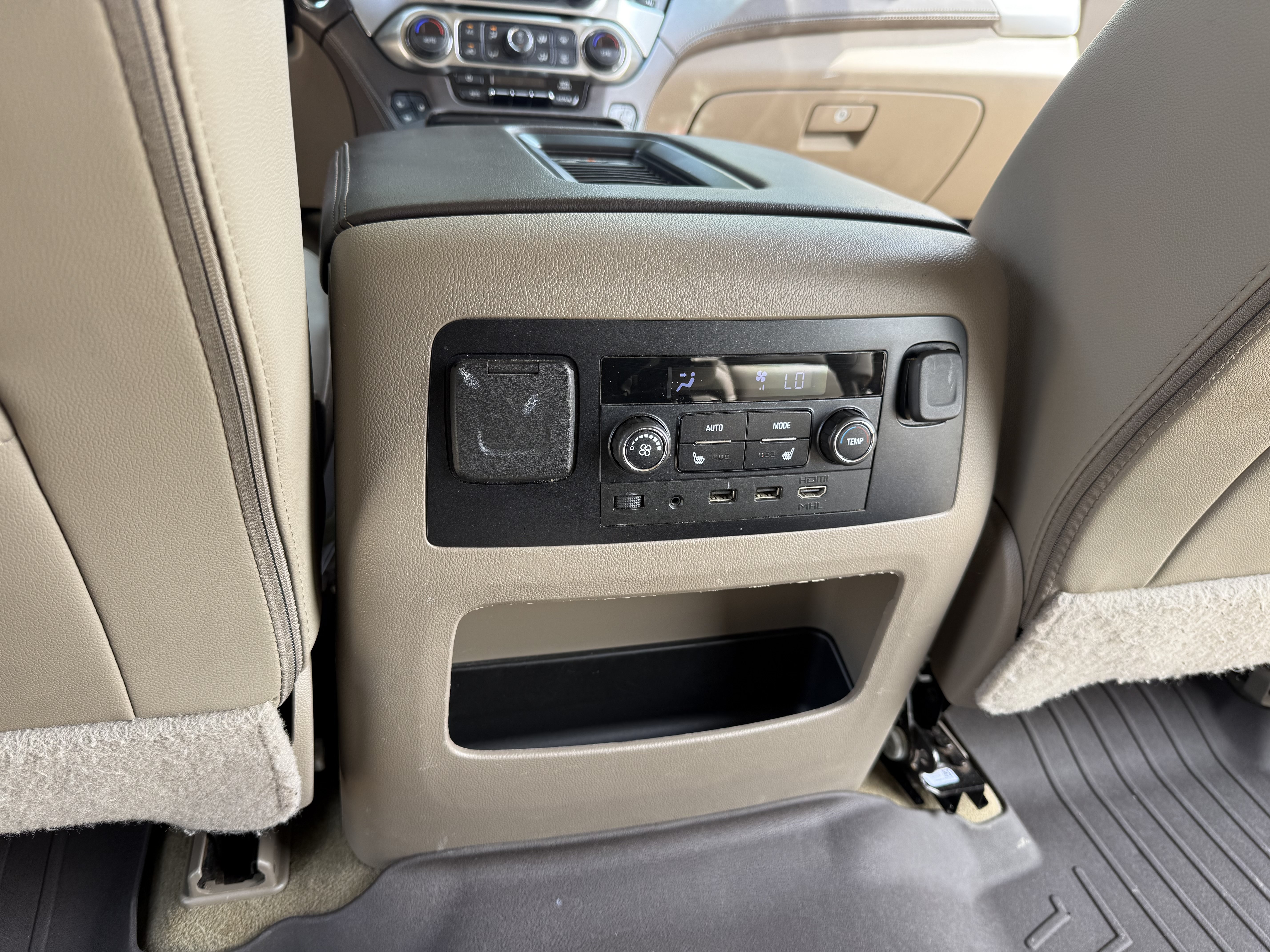 Used 2019 Chevrolet Suburban Premier RWD image 23